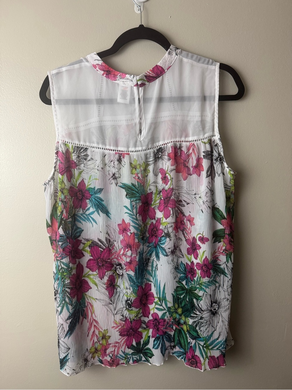 Women’s City Streets Sleeveless White Floral Pleated Shell Top XL - Picture 2 of 3